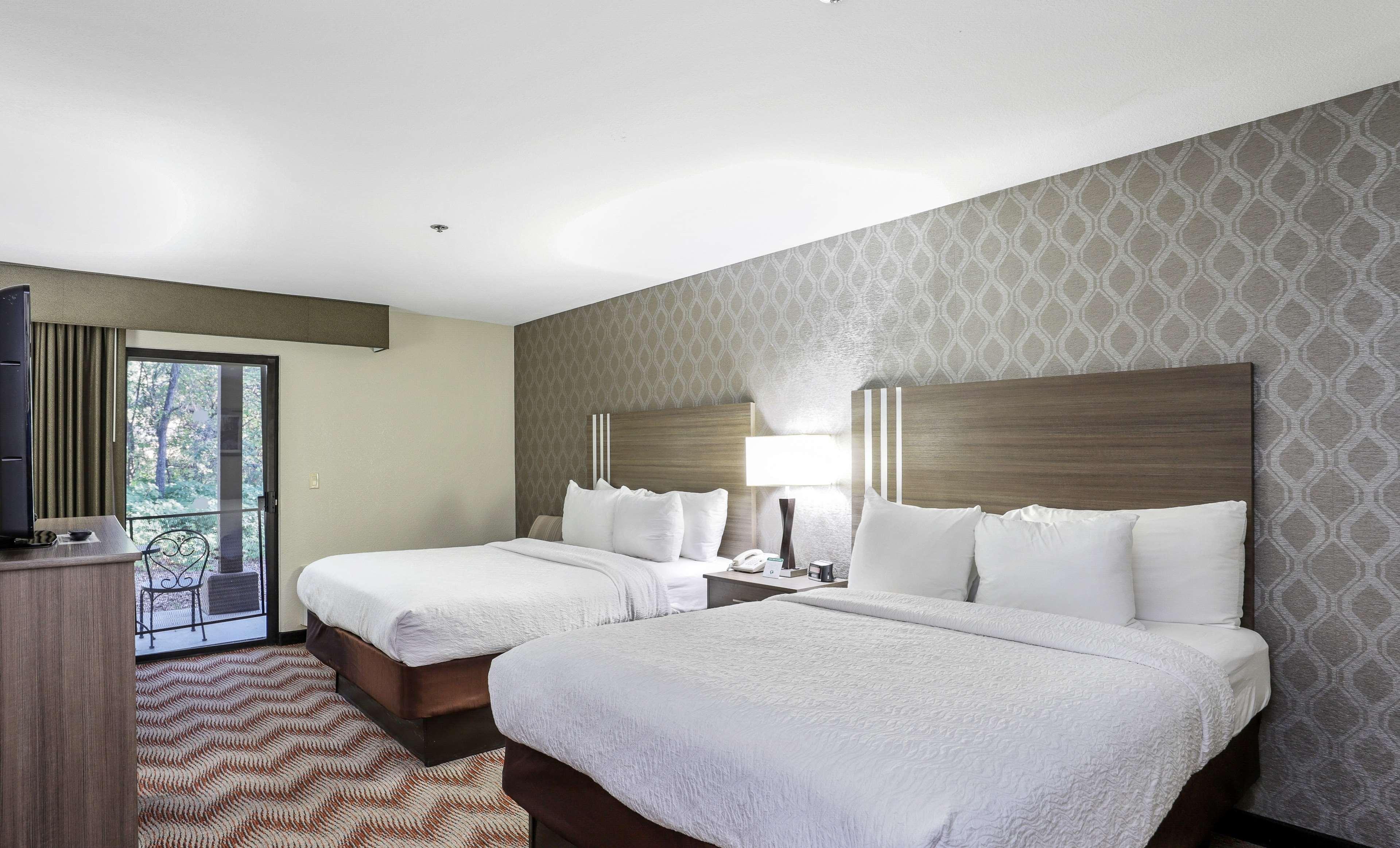 Inner, Deluxe, 2 Queen Beds, Woods View
