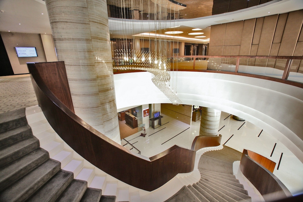 Limketkai Luxe Hotel 28/50