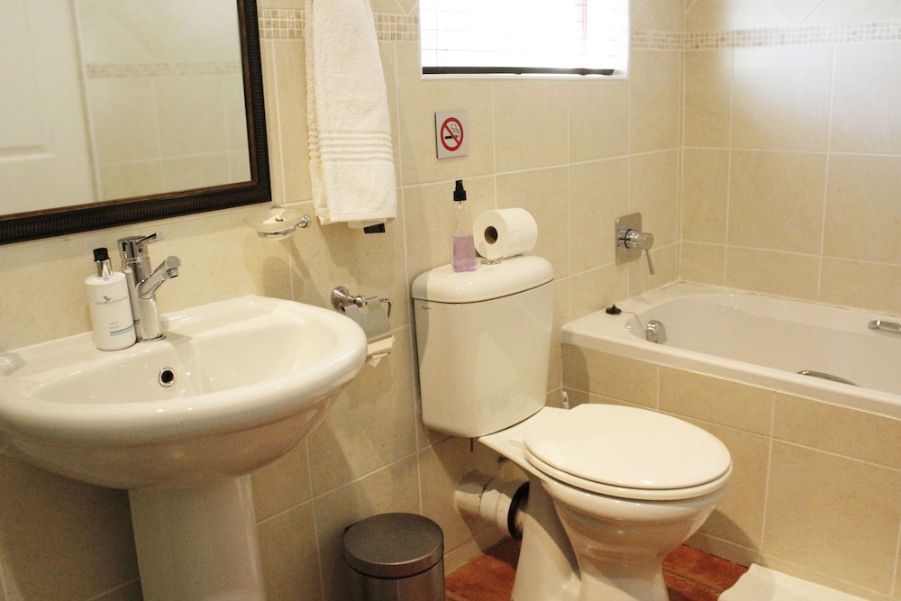 Amani Guest Lodge 35/41