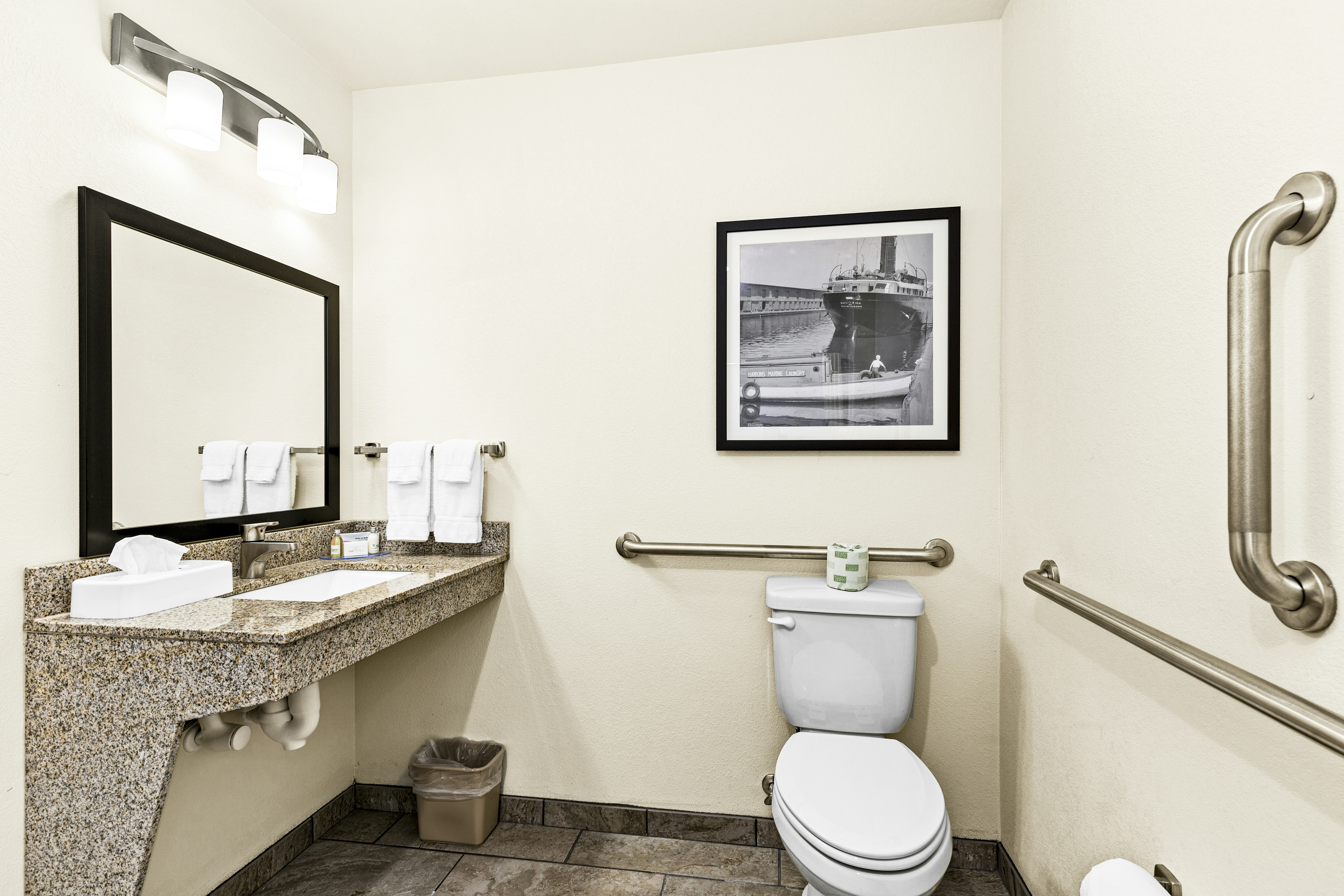 غرفة مفردة بسرير كينج لذوي الإعاقة، Cobblestone Hotel & Suites - Superior Duluth 3/4