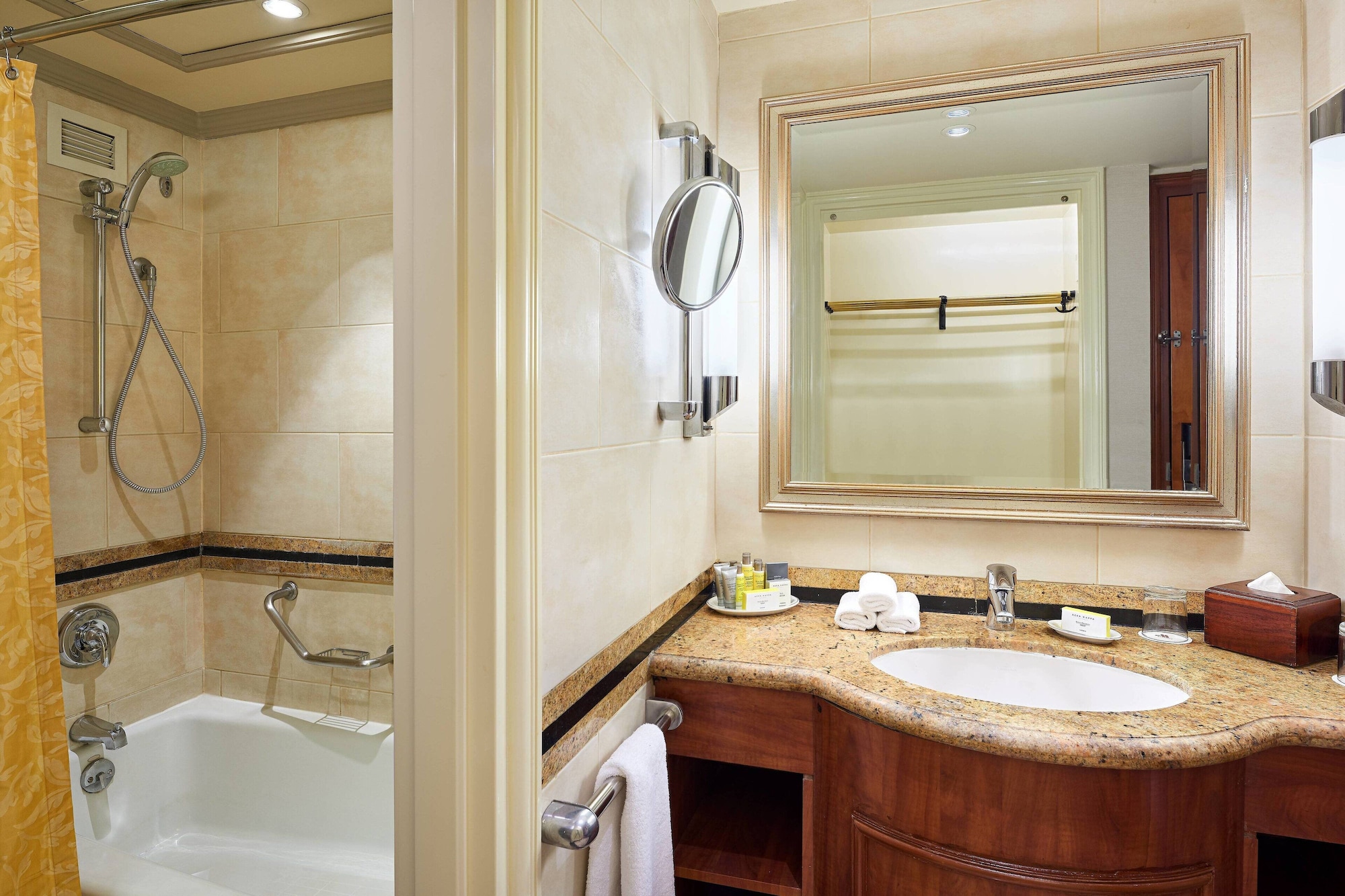 غرفة قياسية بسريرين مزدوجين بشرفة، Cairo Marriott Hotel and Omar Khayyam Casino 4/5