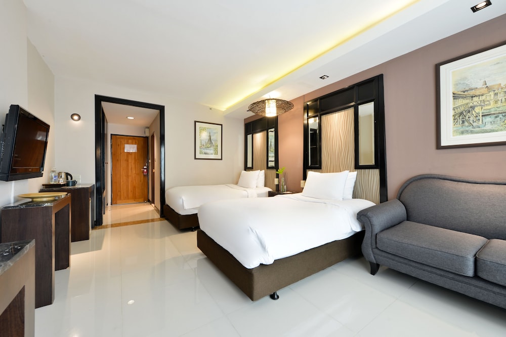 Royal View Resort 12/50