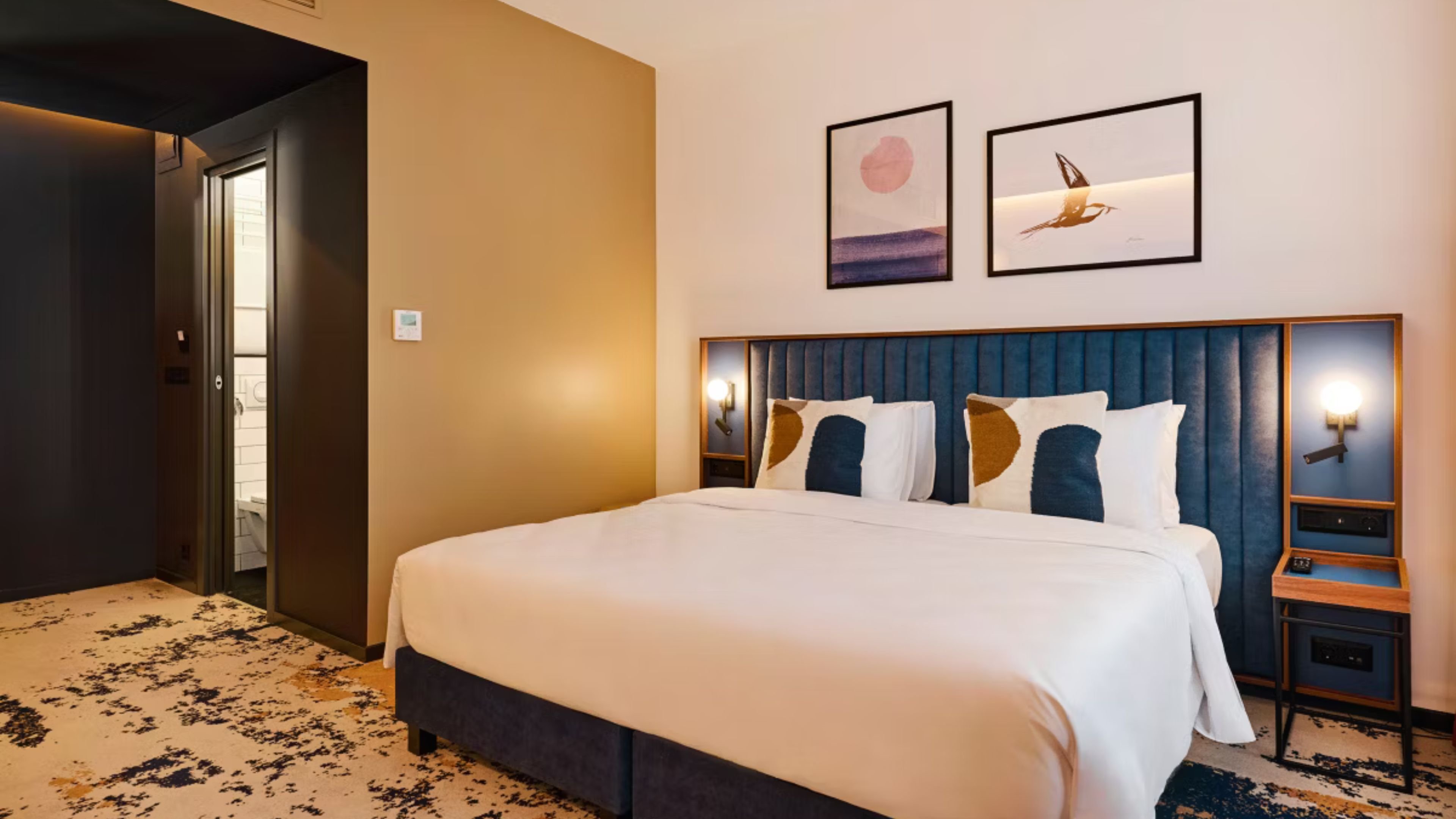 D8 Hotel 29/77