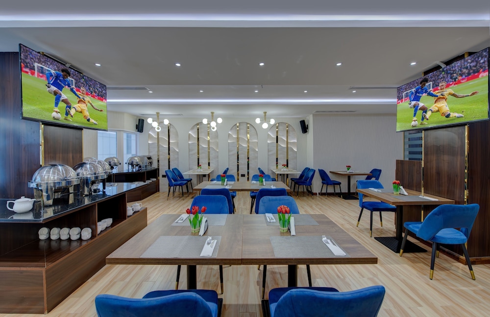 Vendome Plaza Hotel 58/62