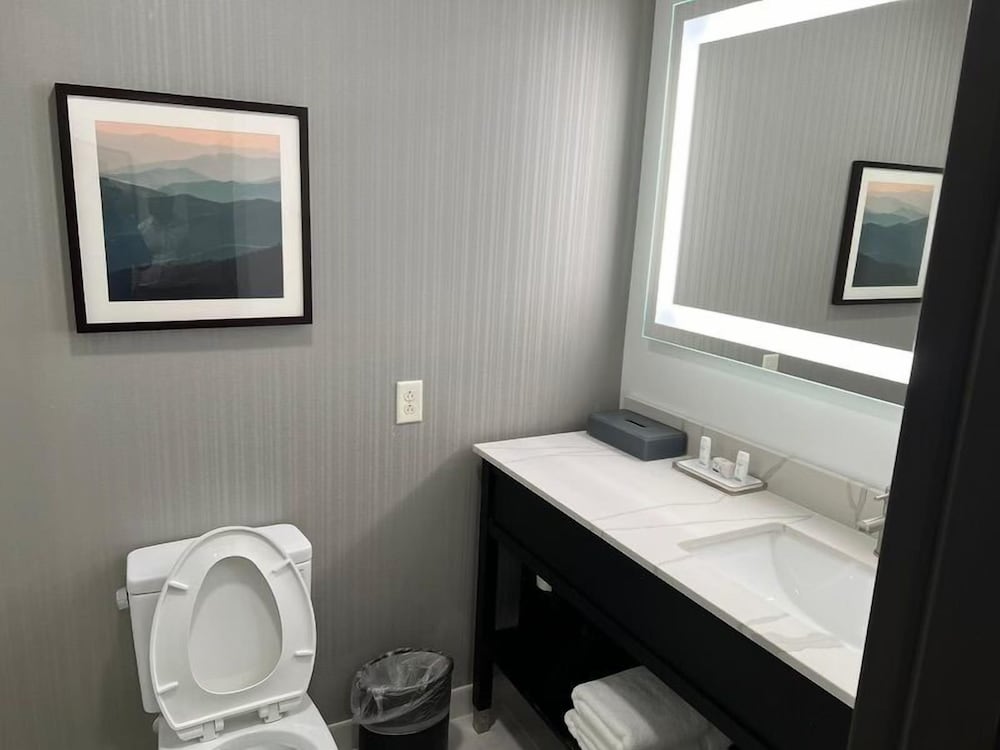 La Quinta Inn & Suites by Wyndham Manchester / Arnold AFB 39/42