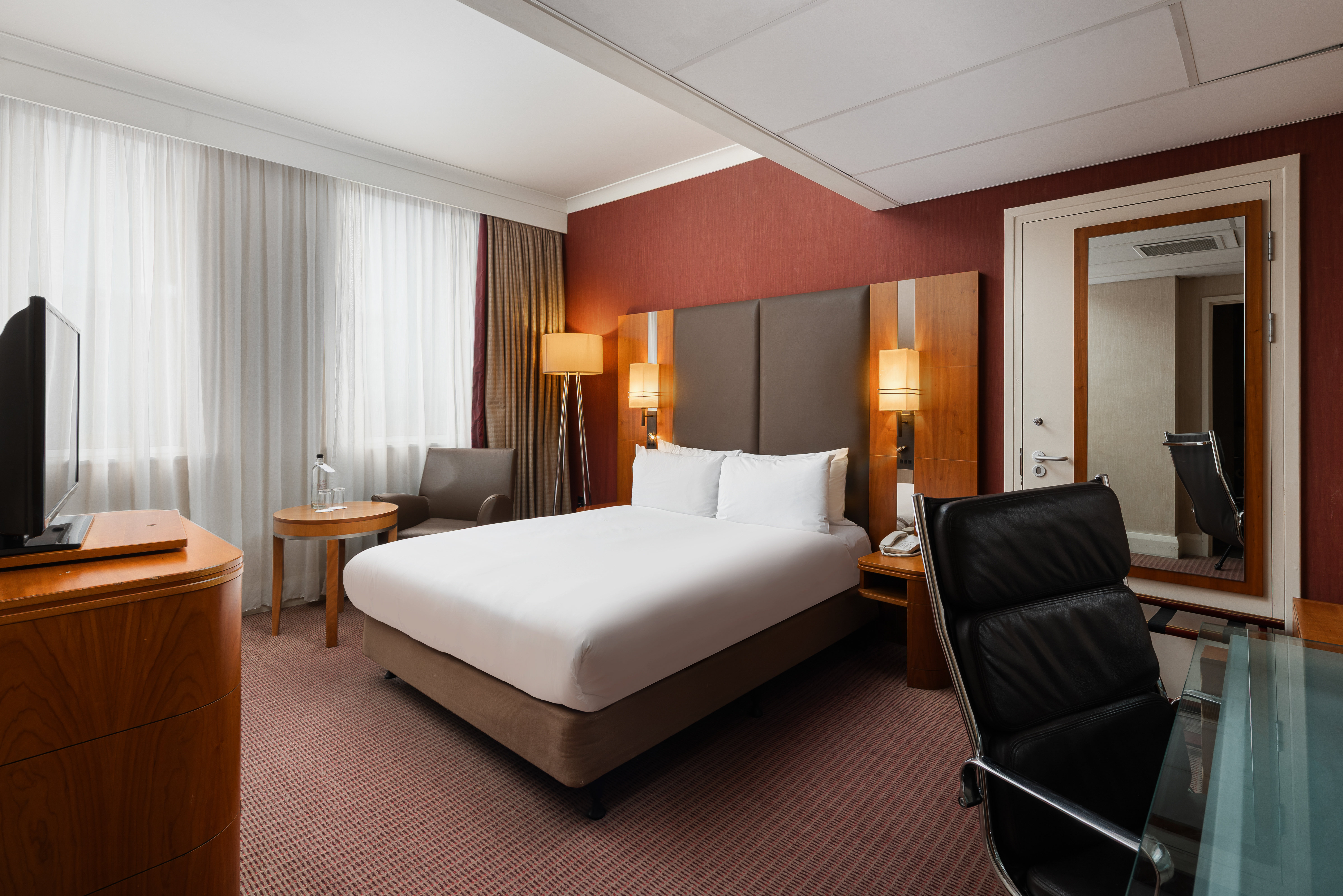 Crowne Plaza Ealing 31/76