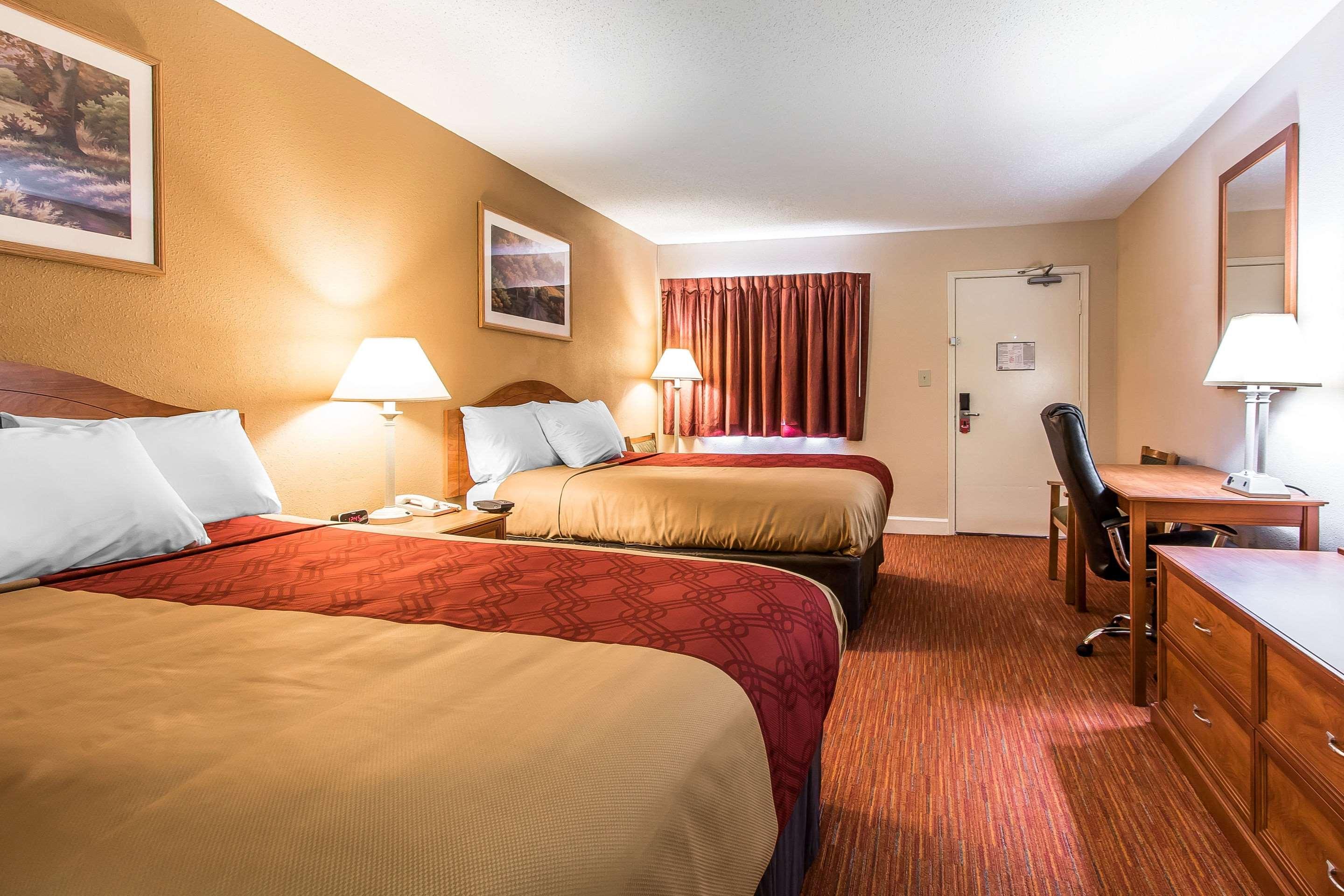 ROOM, 2 QUEEN BEDS, SMOKING