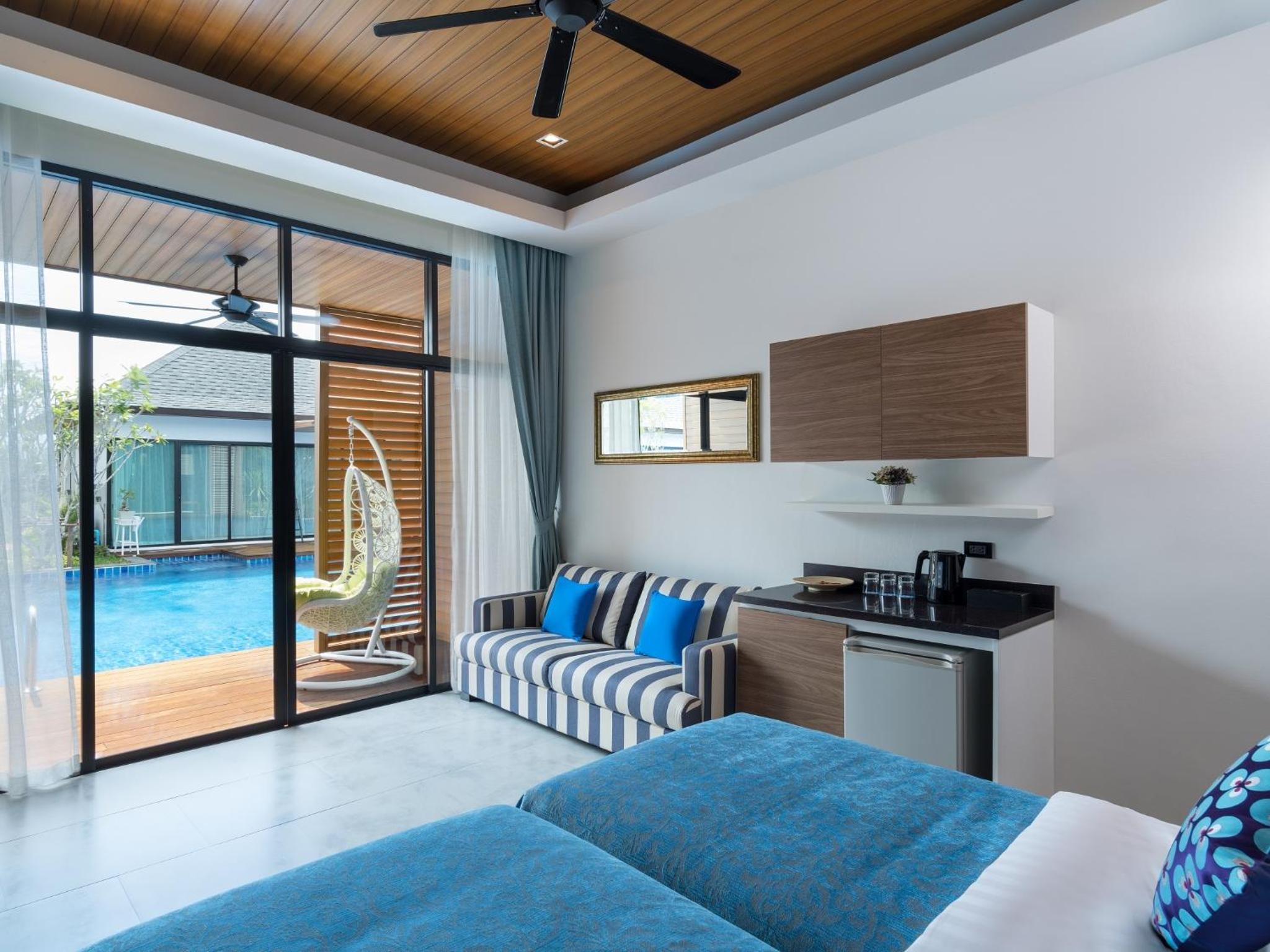 Room, Pool Access