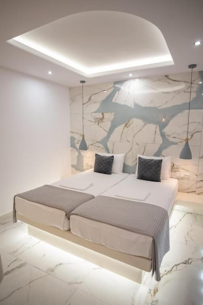 1 BEDROOM, SUPERIOR, APARTMENT