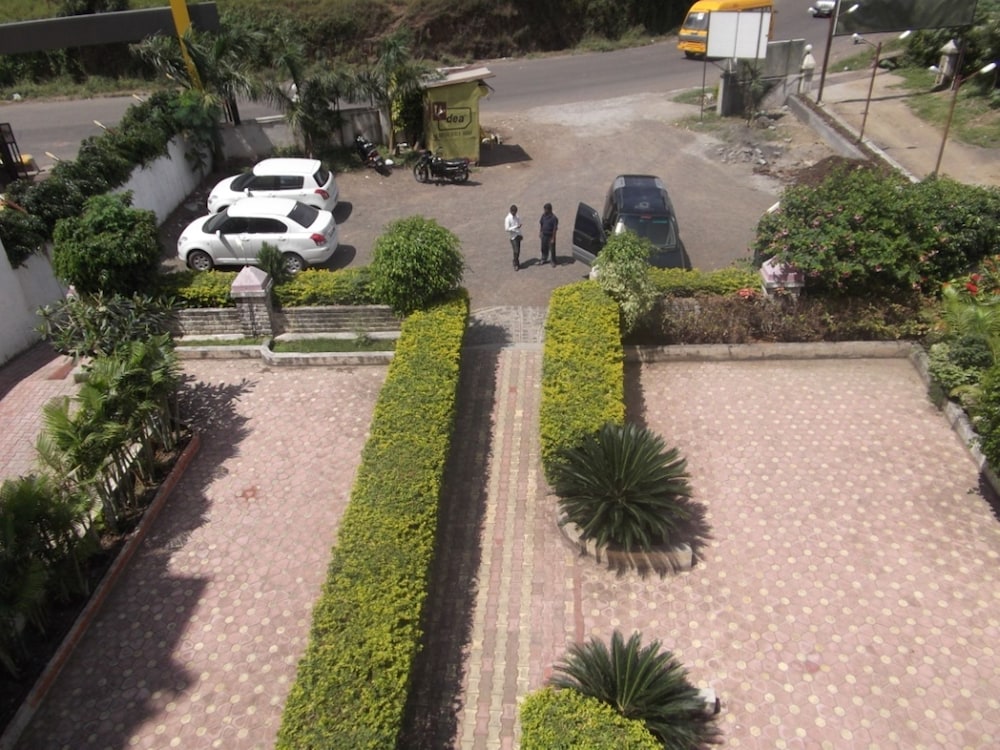 Samruddhi And Shree Inn Lodge 13/15