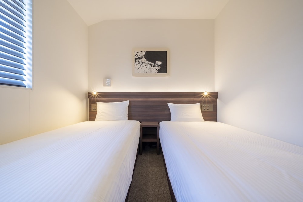 ROOM, TWIN BEDS