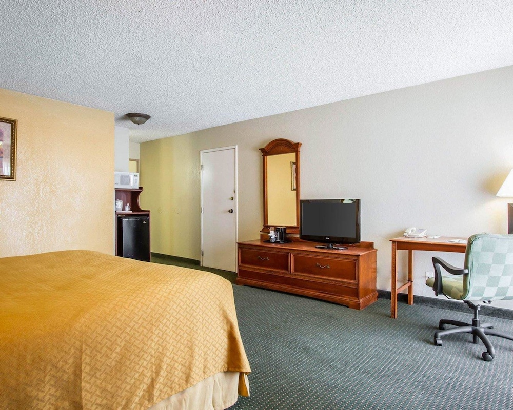 Quality Inn Tucson Downtown near Convention Center 25/42