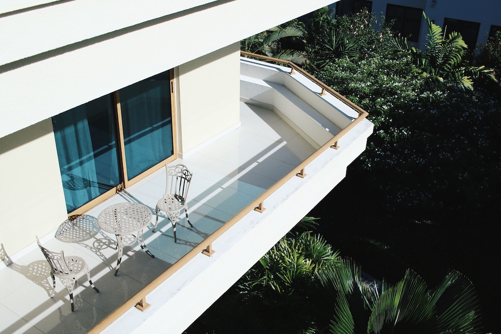 CROWN BEACH HOTEL 写真1