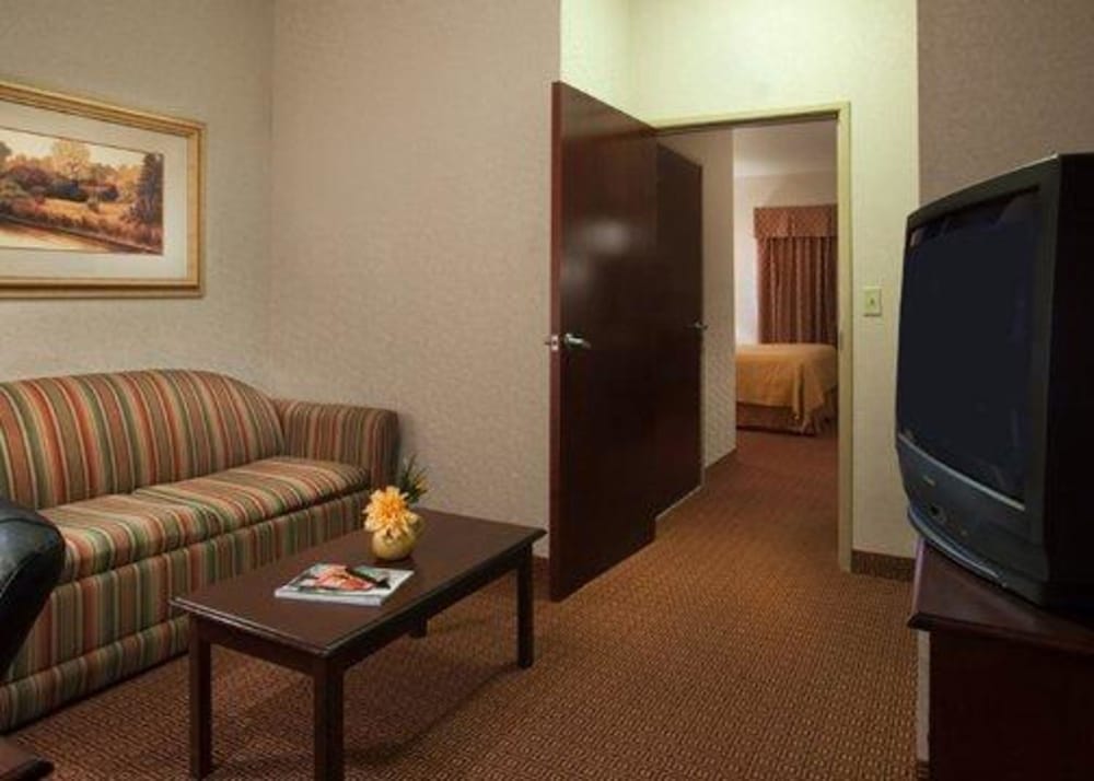 Quality Inn and Suites Near University 22/39