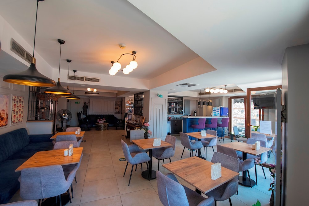 Hotel Daphne 57/64