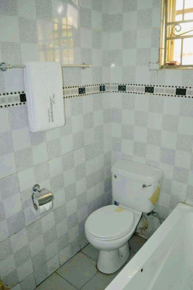 De Lawrence Court Suites 38/41