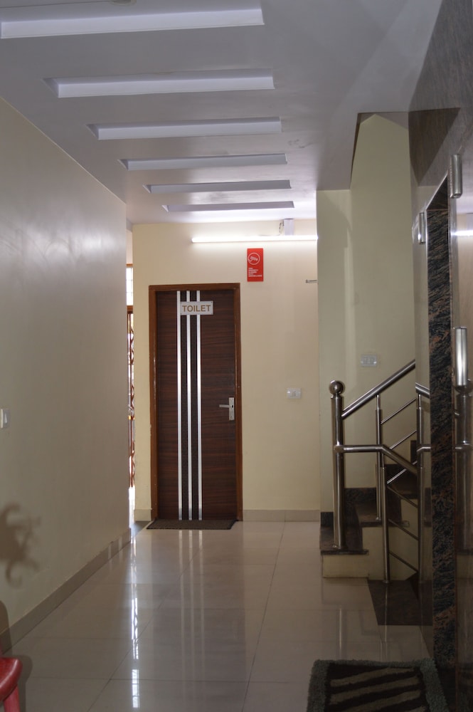 Hotel Thikana Palace 7/50