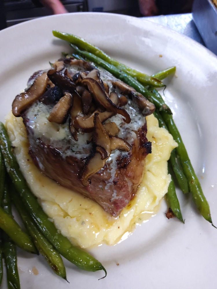 Noyo Harbor Inn Restaurant and Tavern 20/50