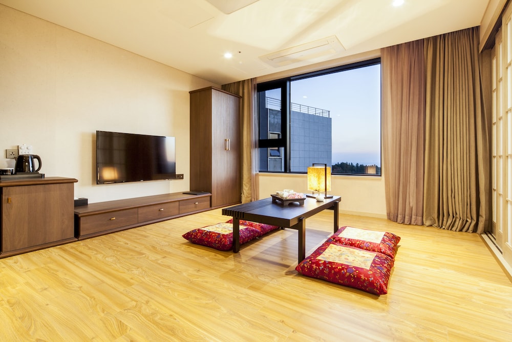 HOTEL THE BORN JEJU 33/48