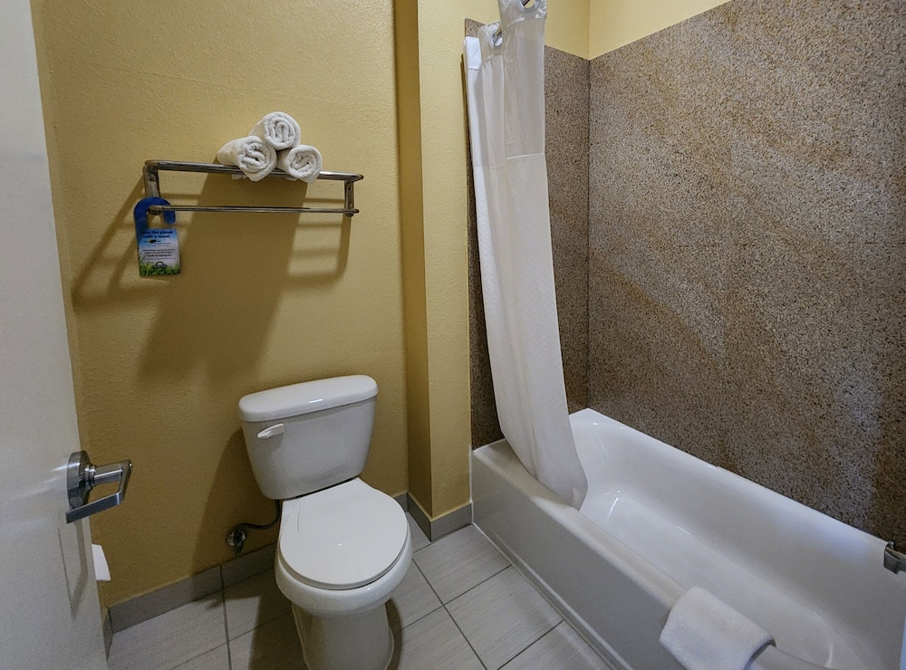 Days Inn By Wyndham Baytown East 44/50