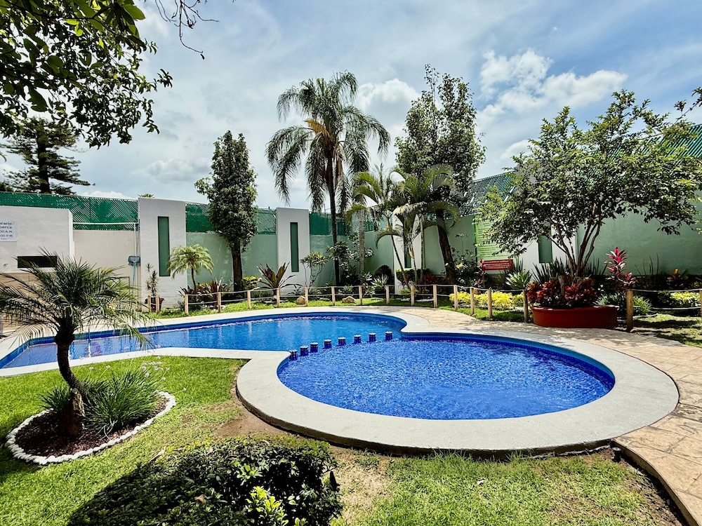 Aurea Hotel And Suites 48/50