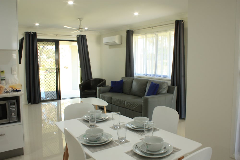Casa Nostra Motel 35/55