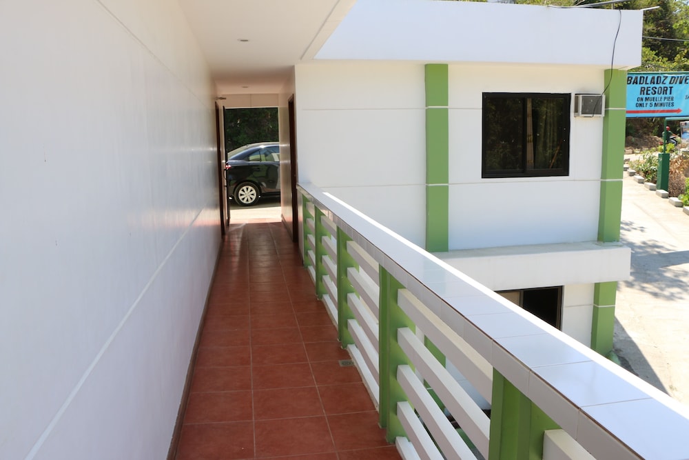 Badladz Staycation Condos Puerto Galera 2/50