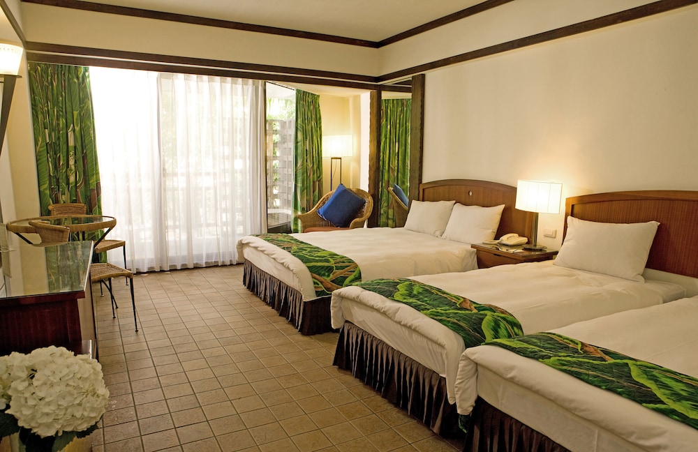 Yoho Beach Resort 27/76
