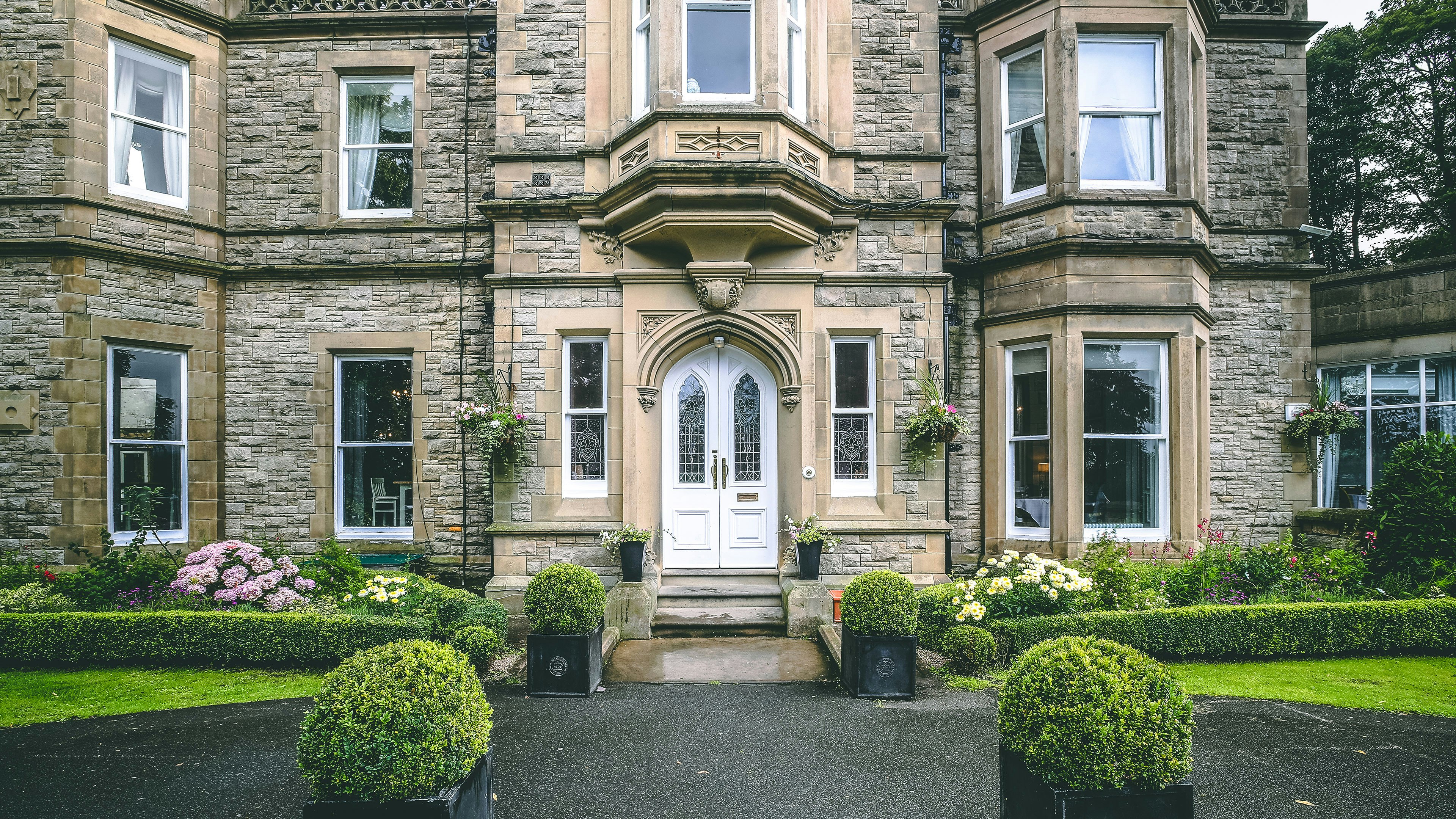 Hollin House Hotel 67/76