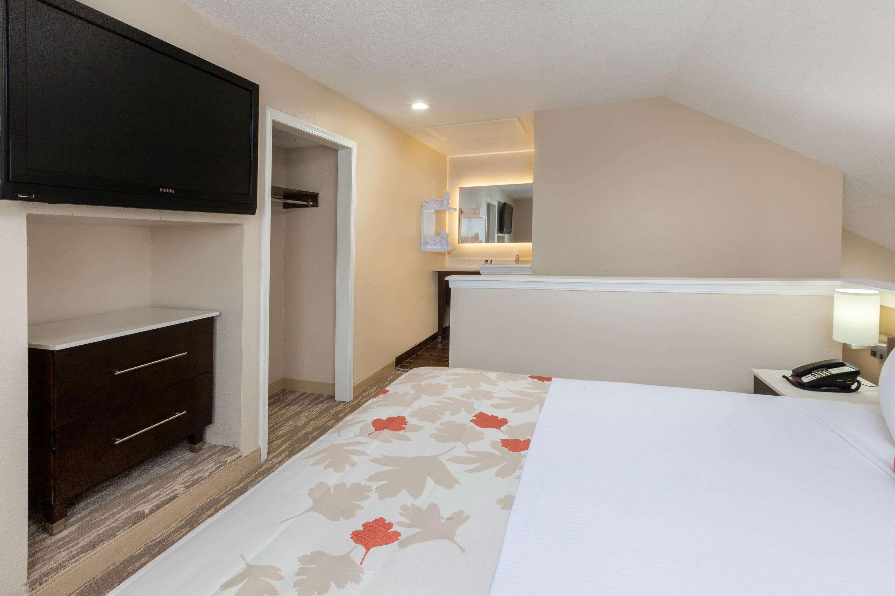 Hawthorn Suites by Wyndham Detroit Southfield 5/19