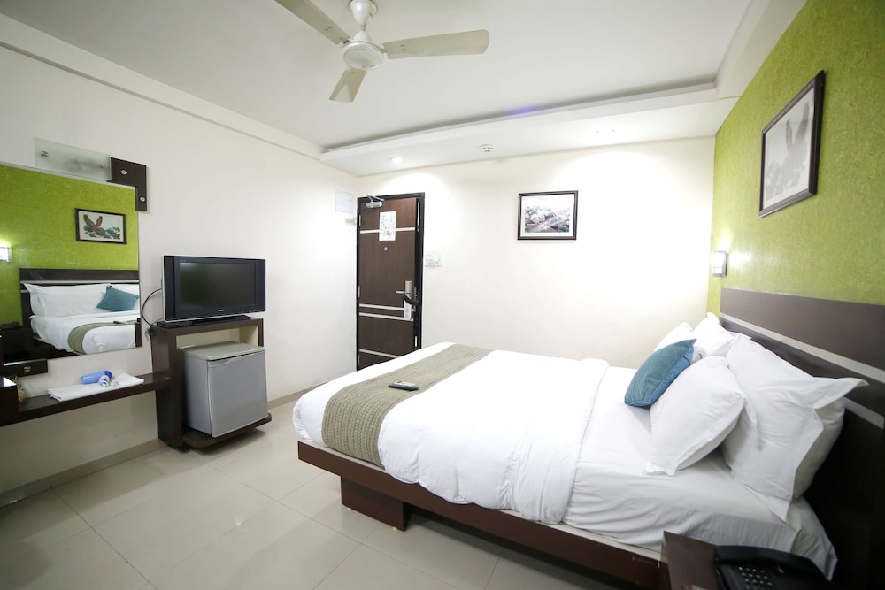 Click Hotel Yuvraj 16/46