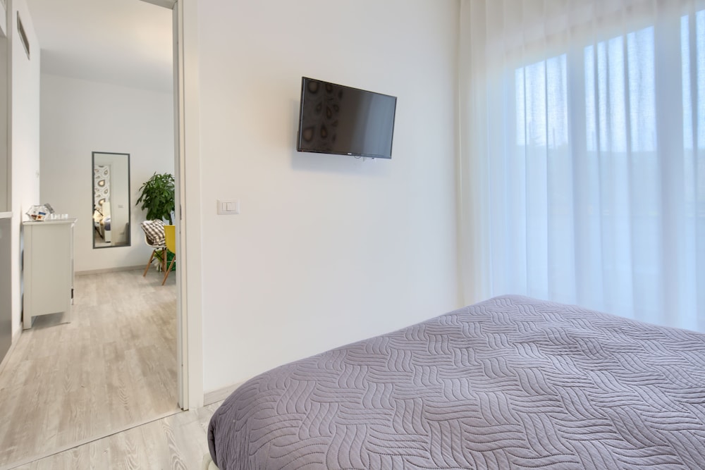 Flower Suites Sorrento 16/39
