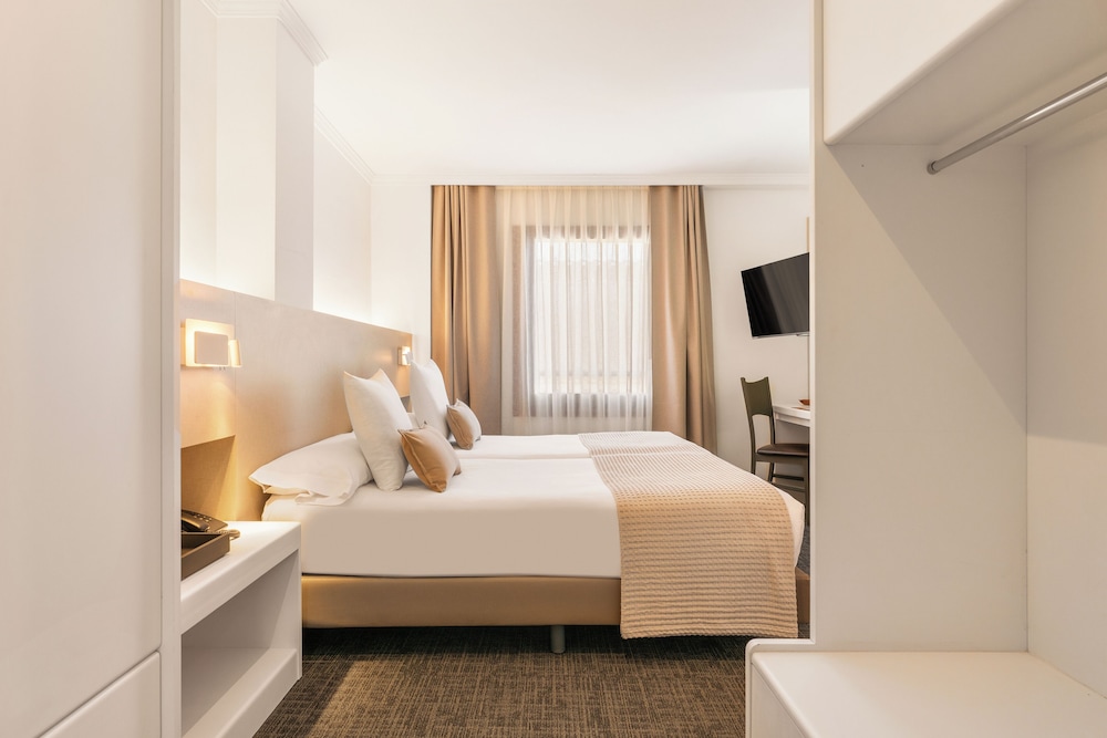 Acacia Suite 13/41