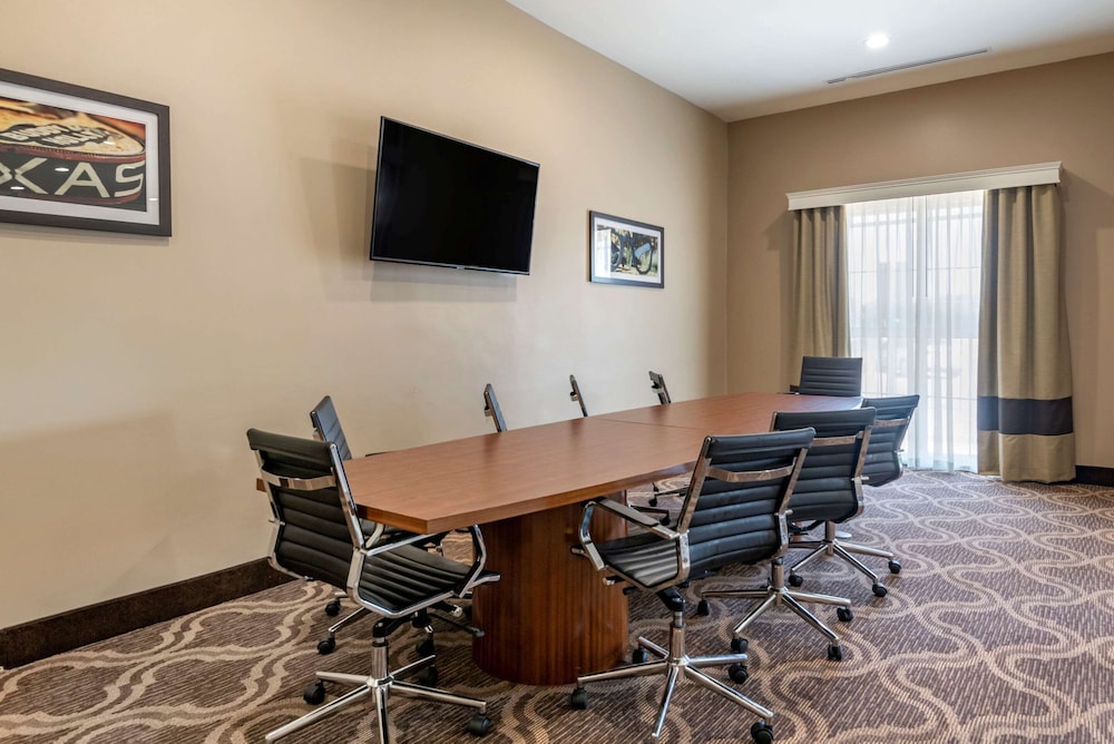 Comfort Suites Lubbock TX 34/43