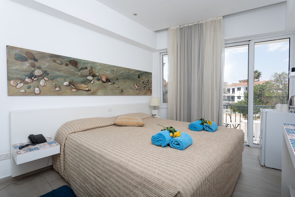 ROOM, DOUBLE OR TWIN BED, CITY VIEW, BALCONY