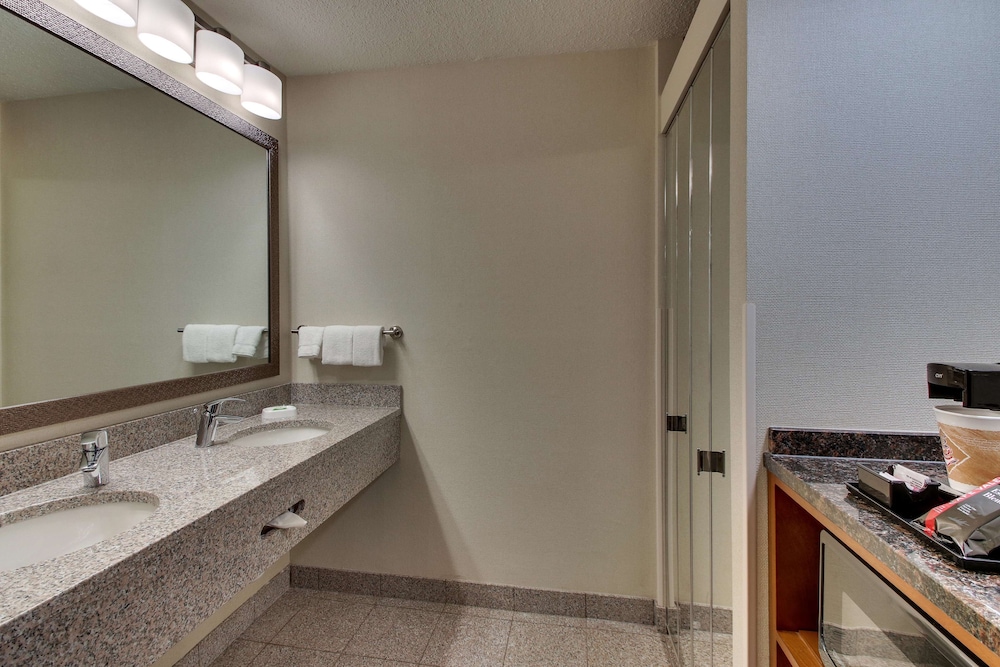 Pear Tree Inn St Louis Airport 44/45
