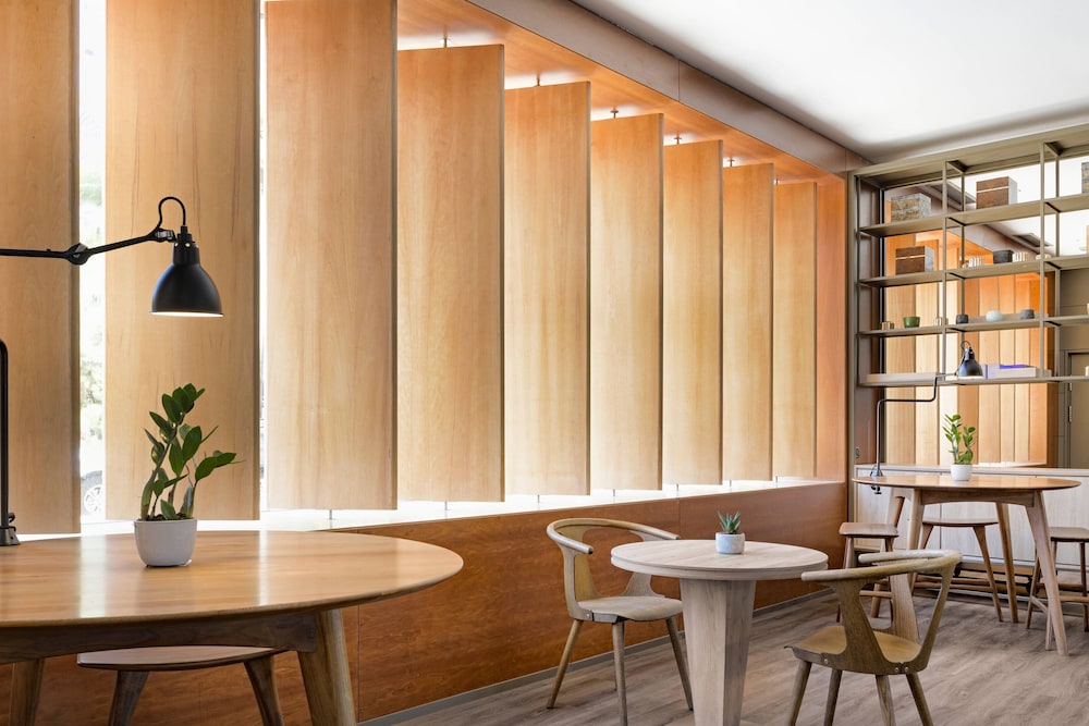 AC Hotel Valencia by Marriott 61/71