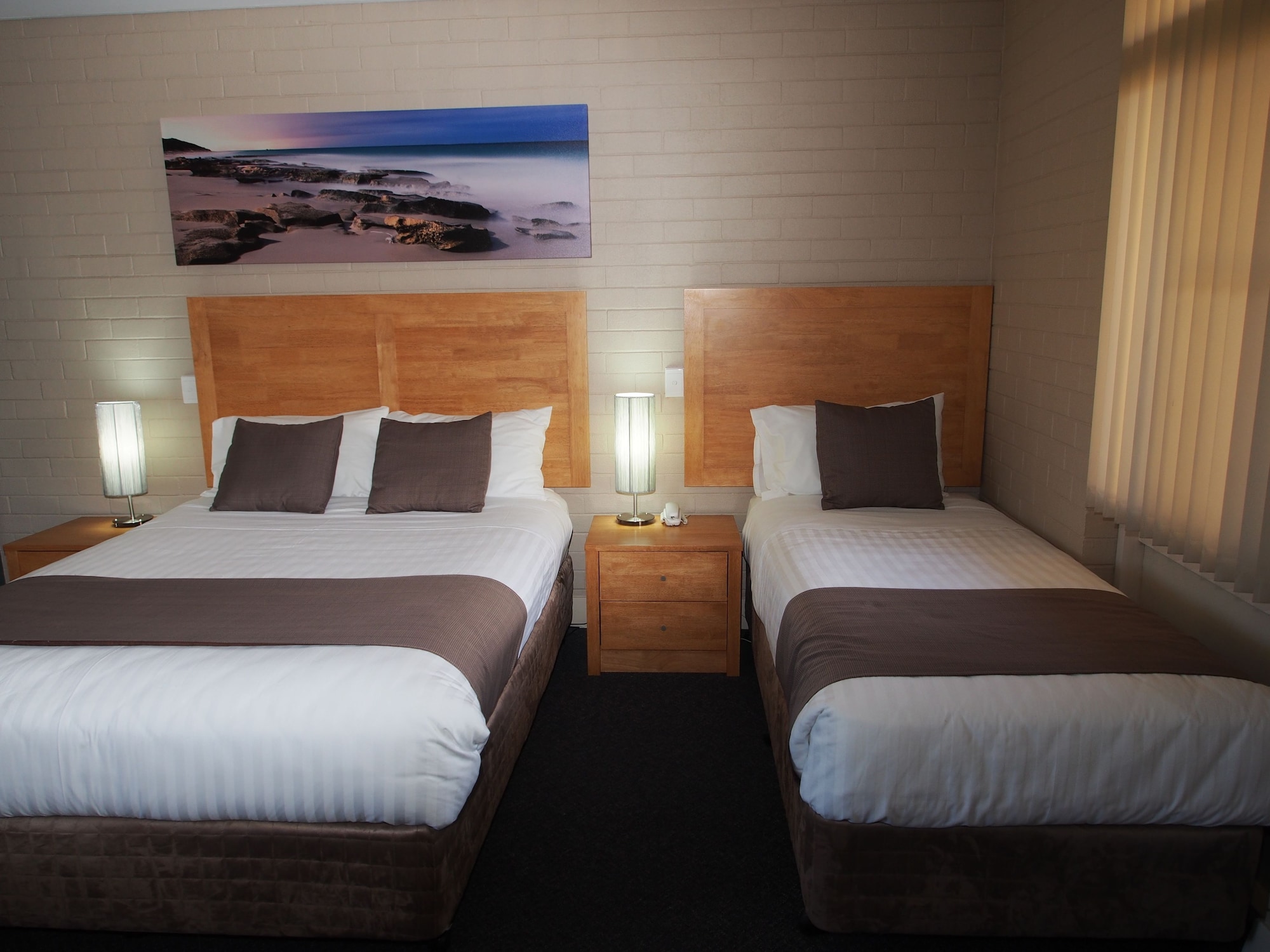 غرفة بسرير كينج وسرير فردي، Dongara Hotel Motel 5/8