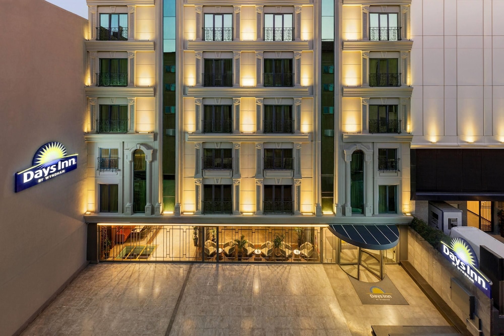Days Inn by Wyndham Istanbul Bomonti 1/50