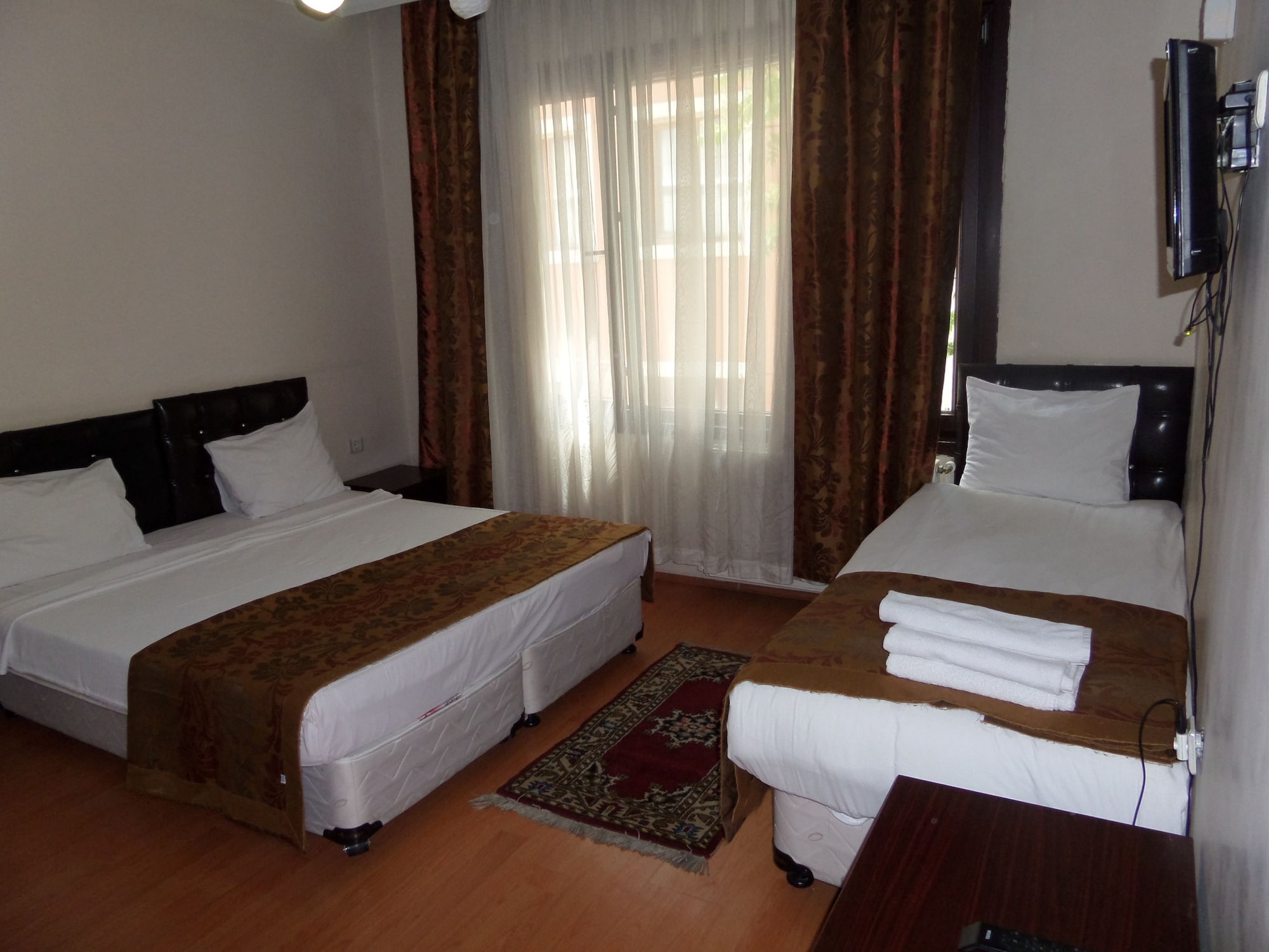 ROOM, TRIPLE