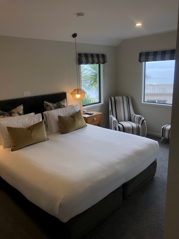 1 BEDROOM, SUPERIOR, APARTMENT, LAKE VIEW, BALCONY