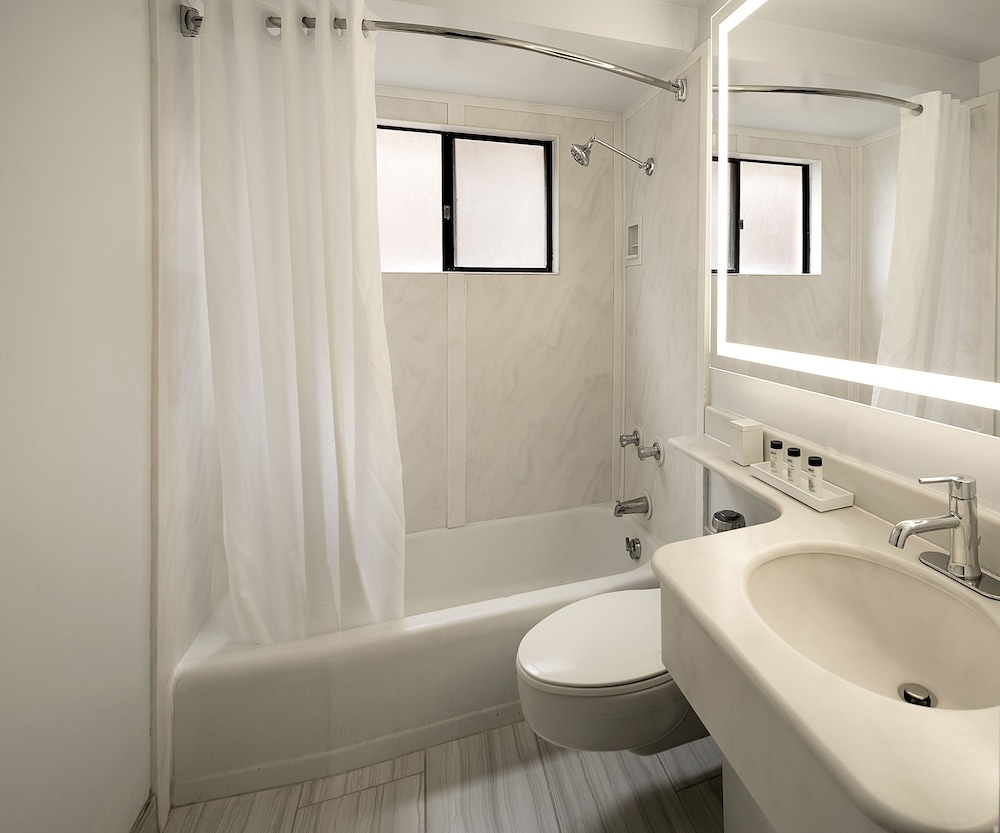 La Jolla Cove Suites 22/65