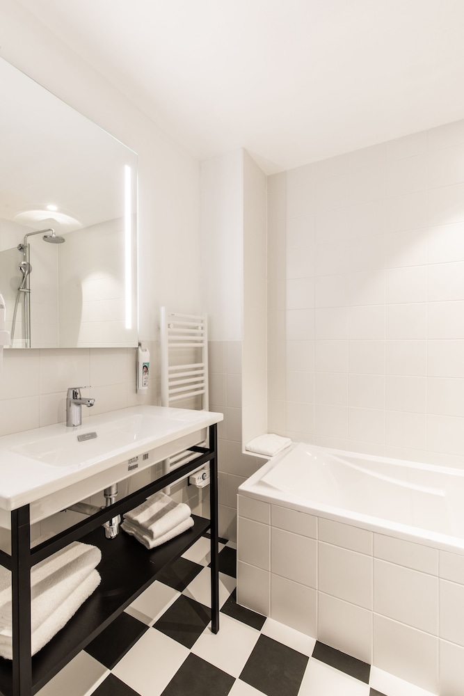 Ibis Le Mans Centre Gare Nord Hotel 12/73