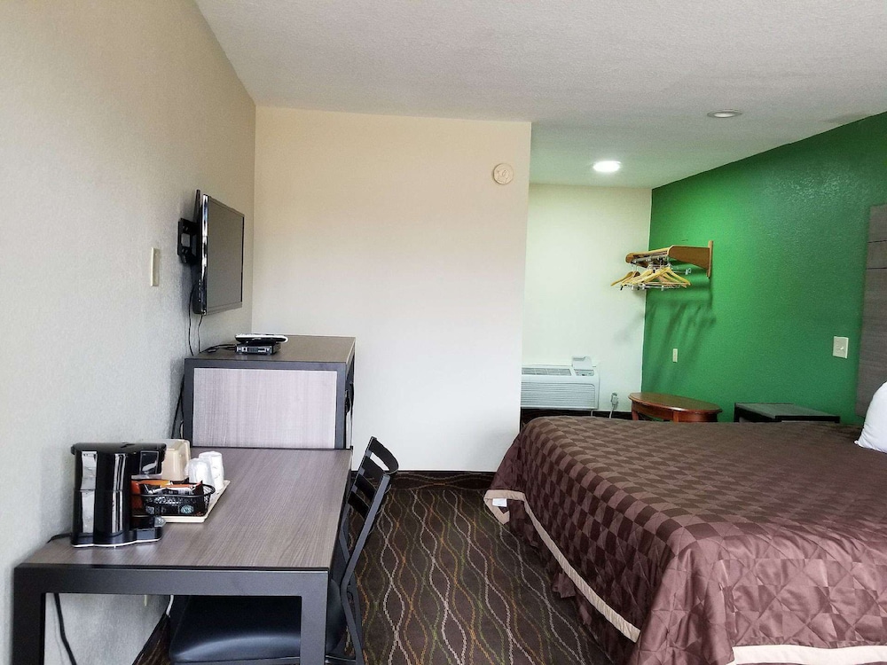 Americas Best Value Inn Alexandria 14/21