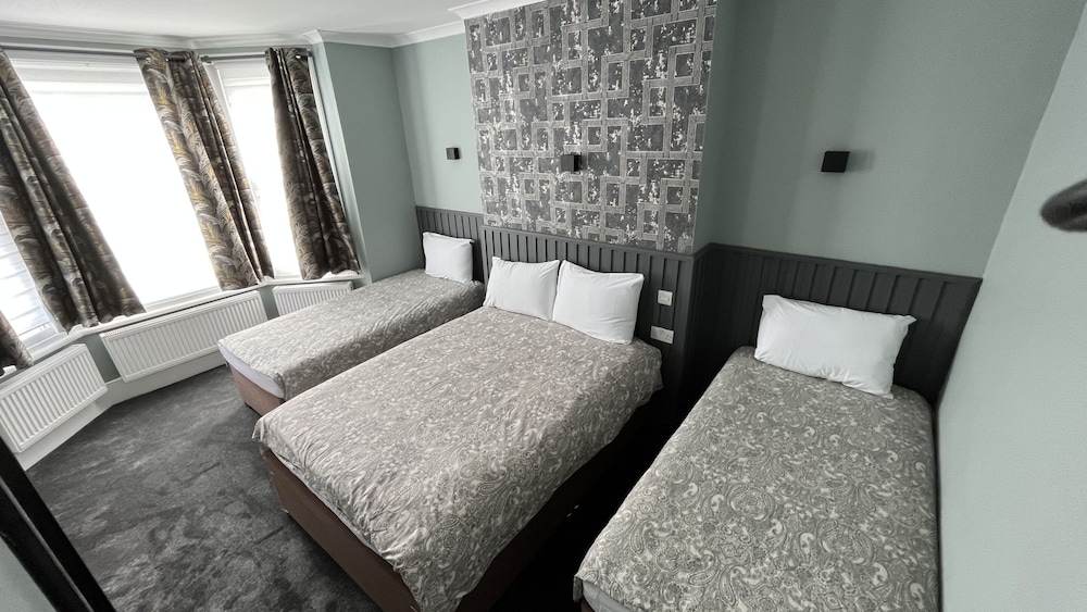 Charlotte Guest House 24/73