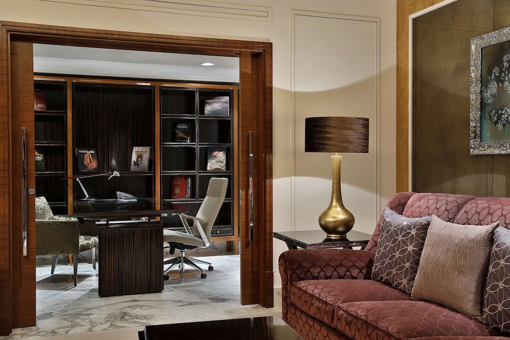 فندق هيلتون الرياض والشقق الفندقيه(Hilton Riyadh Hotel & Residences) 40/82