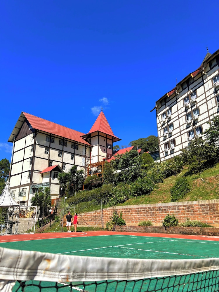 Sky Valle Hotel 8/72