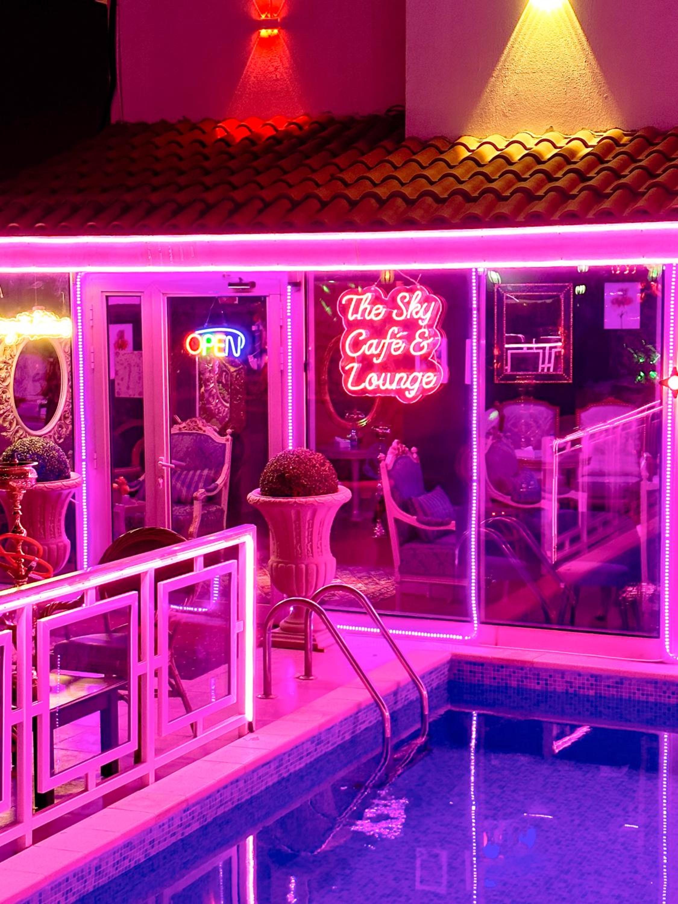 The Victory Hotel 32/60