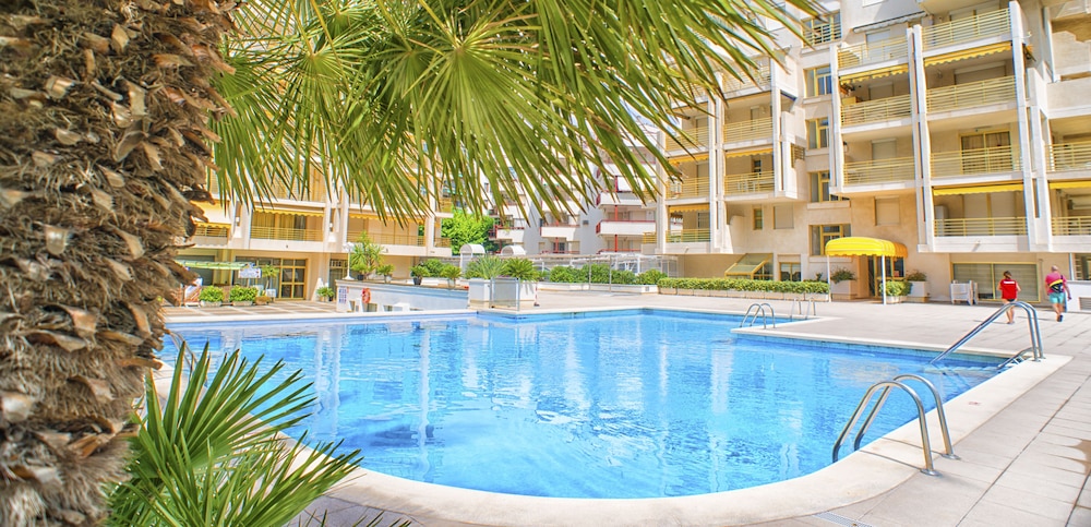 Ona Suites 8/18