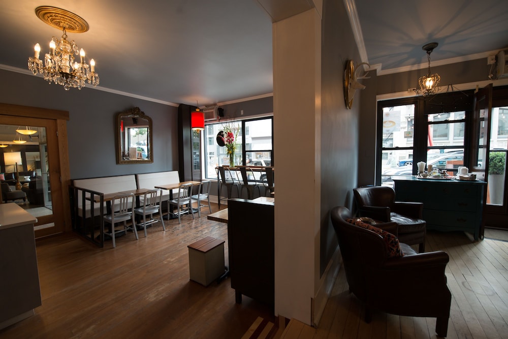 The Moore Hotel 16/20
